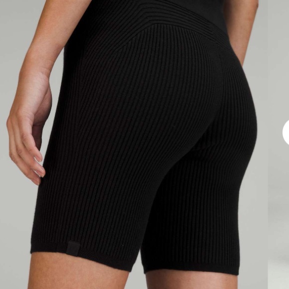 Lululemon Set’ Ribbed Knit Tank & Shorts - Picture 4 of 16